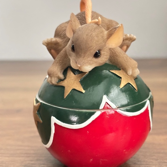 CHARMING TAILS Mouse NO PEEKING 87/143 Christmas Ball Ornament Figurine Trinket - Picture 4 of 11